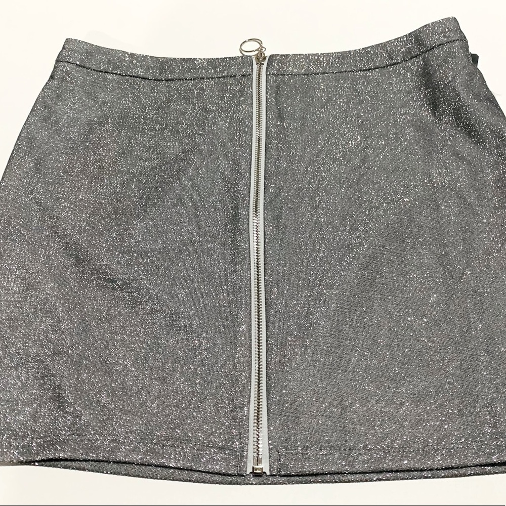 Forever 21 short silver skirt size large